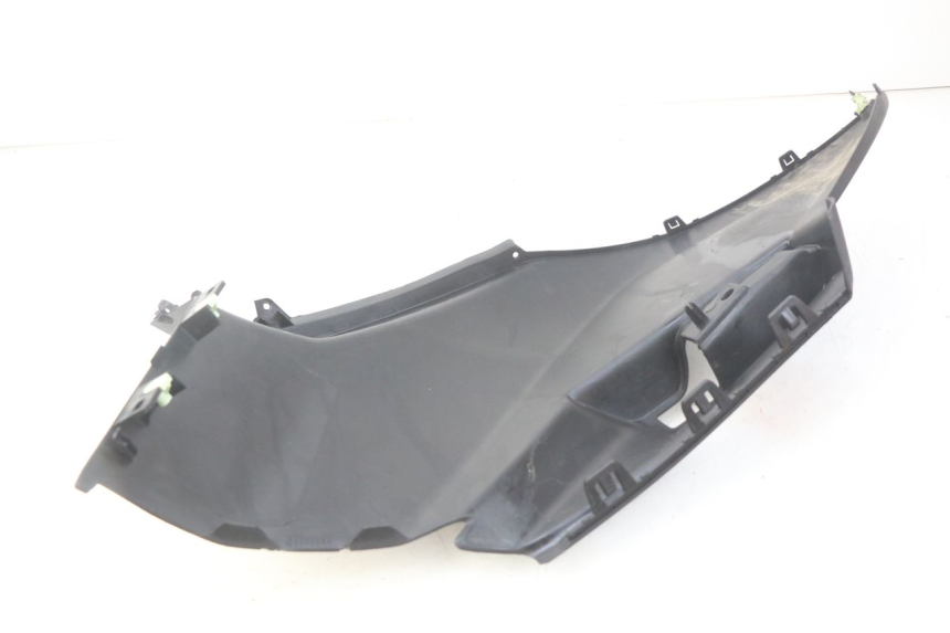 photo de RECHTER ZIJDE ONDERZITKAP PEUGEOT CITYSTAR 125 (2011 - 2017) - Zoom op gebruiksstaat