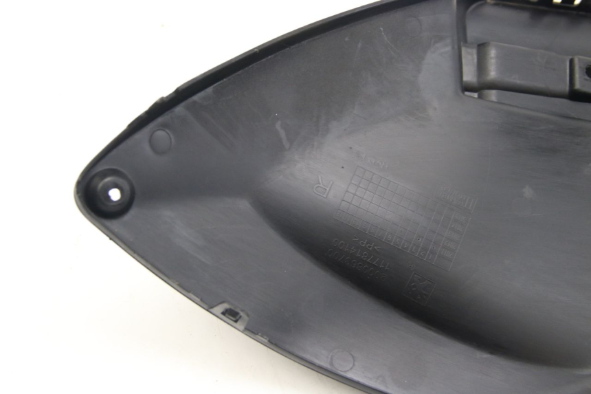 photo de RECHTER ZIJDE ONDERZITKAP PEUGEOT CITYSTAR 125 (2011 - 2017) - Kenmerkende details