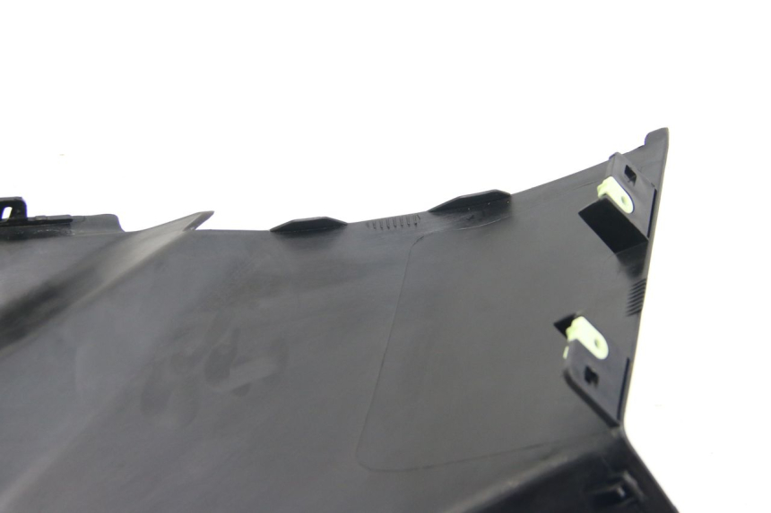 photo de RECHTER ZIJDE ONDERZITKAP PEUGEOT CITYSTAR 125 (2011 - 2017) - Staat van het oppervlak