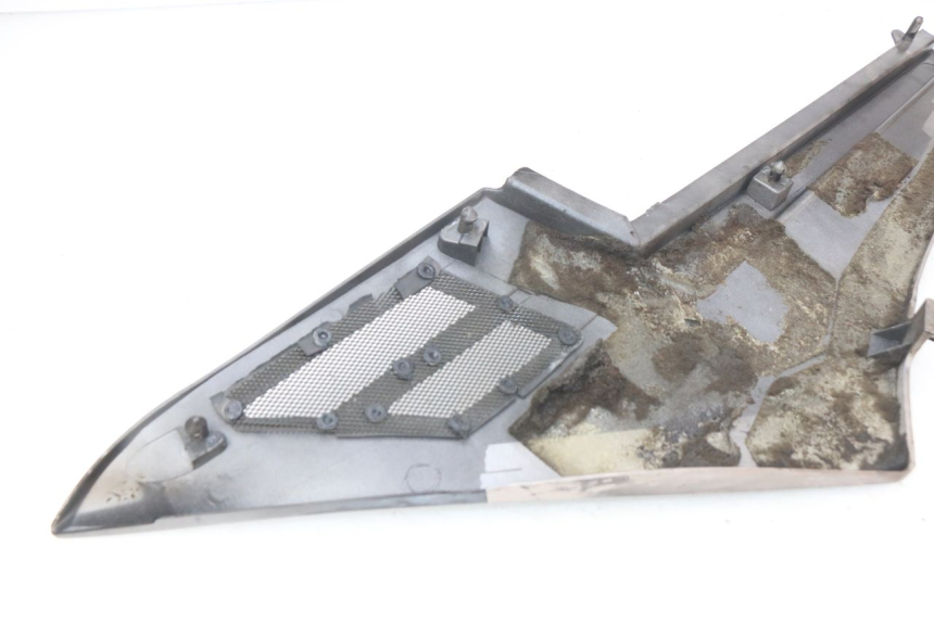 photo de RECHTER ZITPLAATDEKSEL YAMAHA FJ 3CX 1200 (1986 - 1996) - Zoom op gebruiksstaat