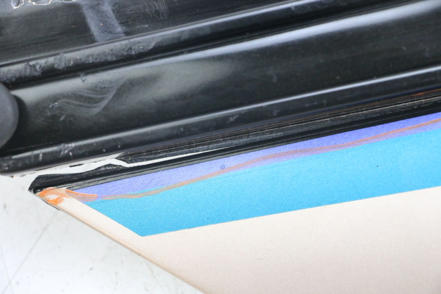 photo de RECHTER ZITPLAATDEKSEL YAMAHA FJ 3CX 1200 (1986 - 1996) - Detail van het onderdeel