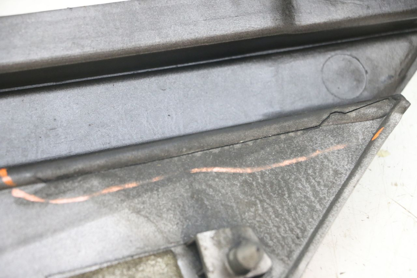 photo de RECHTER ZITPLAATDEKSEL YAMAHA FJ 3CX 1200 (1986 - 1996) - Technische close-up