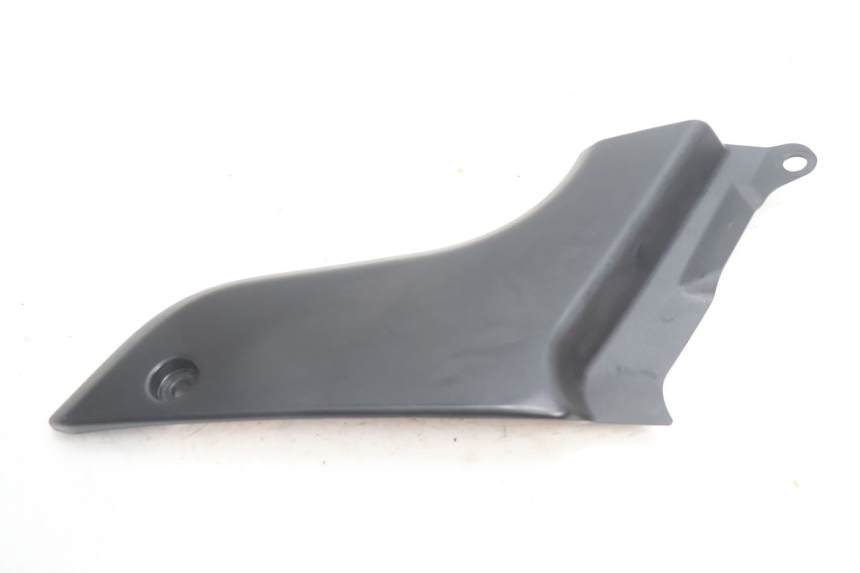 photo de RECHTE ONDERZADDEKSEL YAMAHA FJR 1300 (2001 - 2005) - Detail van het onderdeel