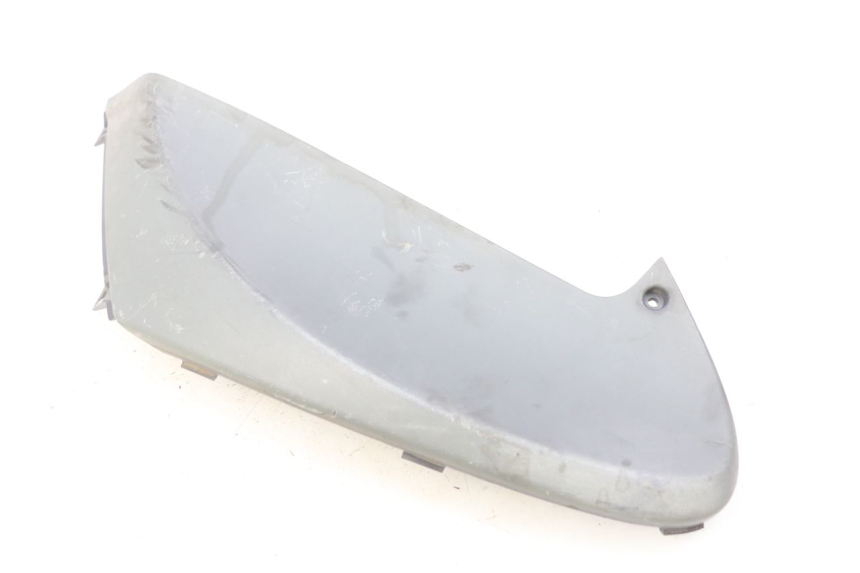 photo de RECHTER ZIJDE ONDERZITKAP PIAGGIO FLY 100 (2006 - 2010) - Detail van het onderdeel