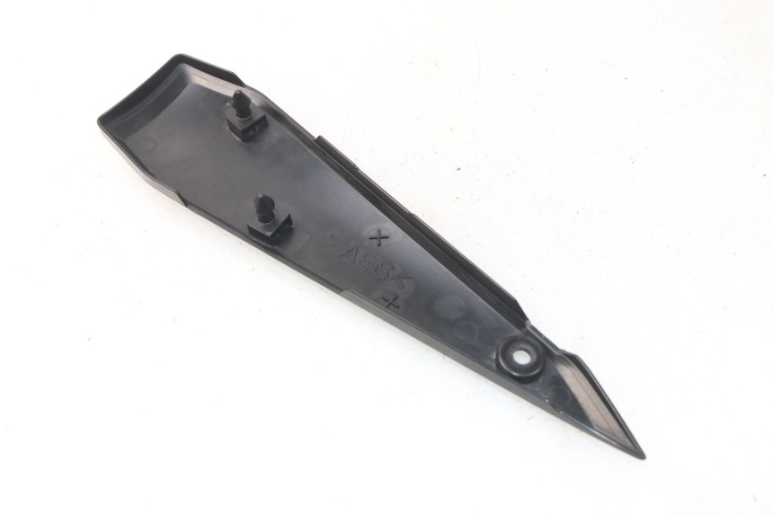 photo de RECHTER ZIJDE ONDER ZADELDOP YAMAHA FZ8 800 (2010 - 2016) - Detail van het onderdeel