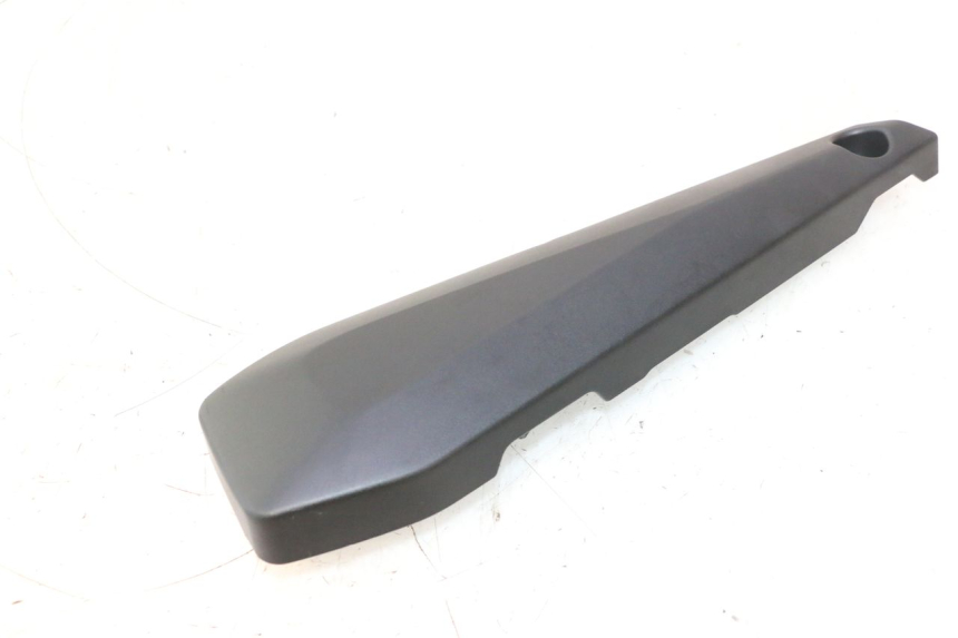 photo de RECHTER ZIJDE ONDER ZADELDOP YAMAHA FZ8 800 (2010 - 2016) - Detail van het onderdeel