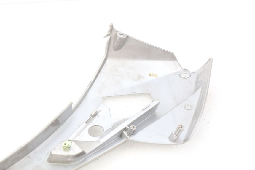 photo de RECHTER ZITPLAATDEKSEL PEUGEOT GEOPOLIS 400 (2007 - 2013) - Detail van het onderdeel