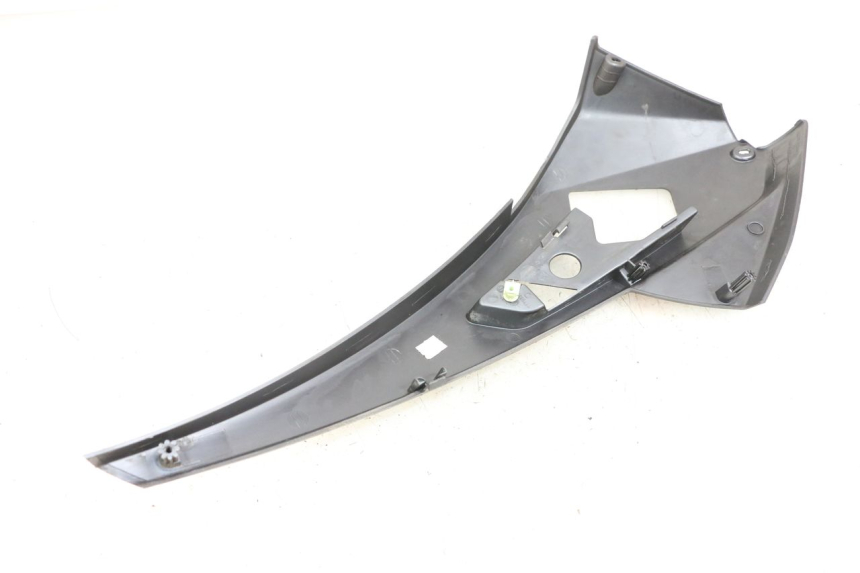 photo de RECHTER ZIJDE ONDERZITKAP PEUGEOT GEOPOLIS RS 125 (2007 - 2009) - Zoom op gebruiksstaat