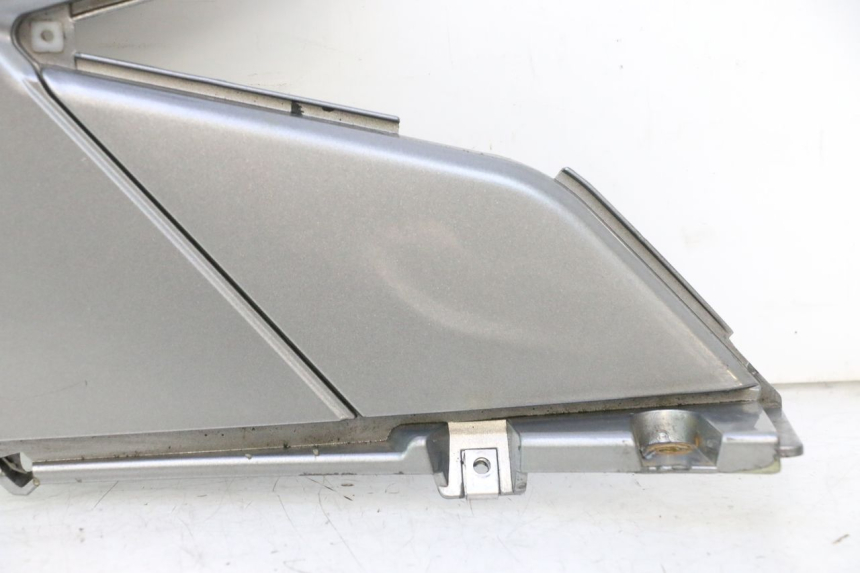 photo de RECHTE ONDERZITKAP GILERA GP 800 (2007 - 2013) - Detail van het onderdeel