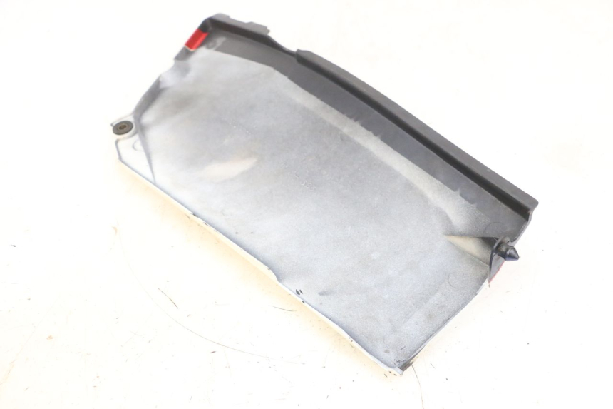 photo de RECHTER ZIJDE ONDERZITKAP KAWASAKI GPX R WARBIRD 600 (1988 - 1993) - Zoom op gebruiksstaat