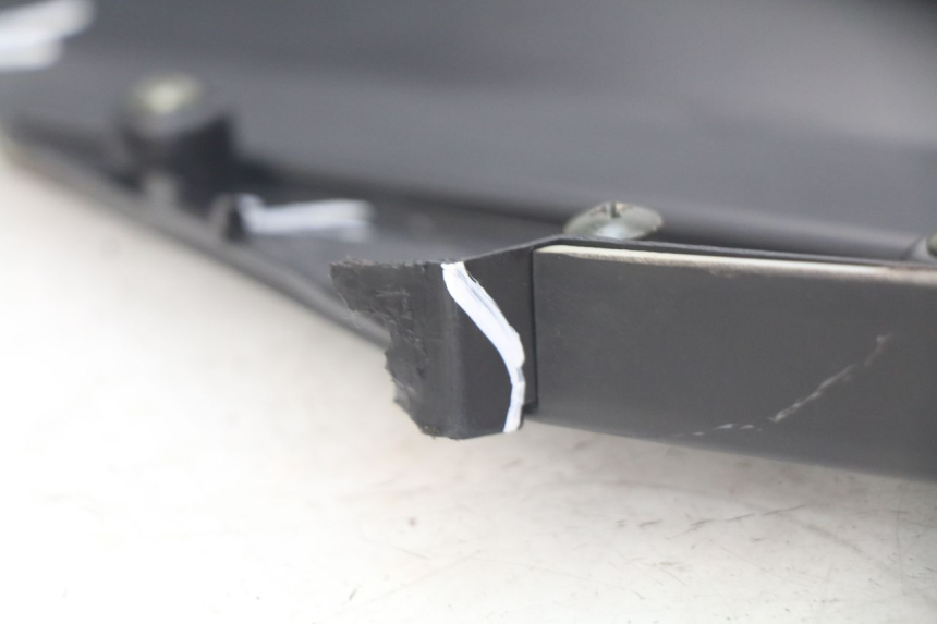 photo de RECHTER ZIJDE ONDERZITKAP TNT MOTOR GRIDO 2T 50 (2010 - 2019) - Zoom op gebruiksstaat