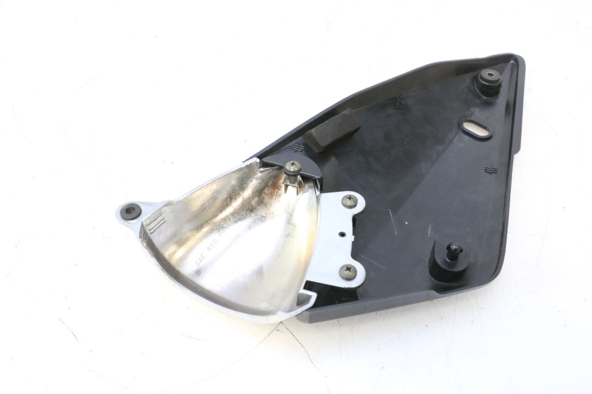 photo de RECHTE ONDERZADDEKSEL SUZUKI GSF N BANDIT 1200 (2001 - 2005) - Detail van het onderdeel