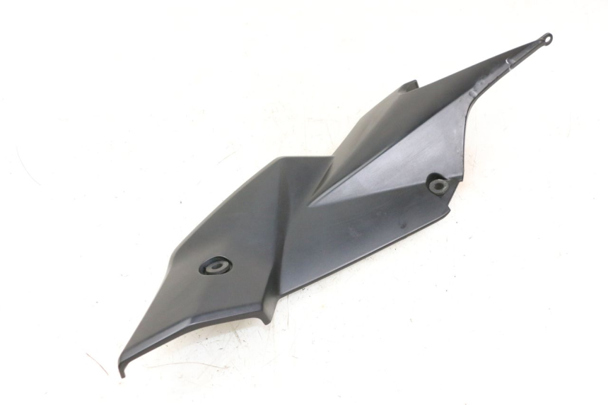 photo de RECHTER ZIJDE ONDERZITDEKSEL SUZUKI GSR 750 (2011 - 2017) - Overzicht