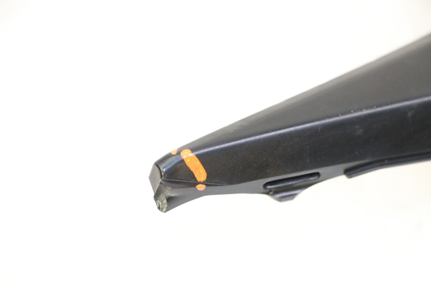 photo de RECHTER ZIJDE ONDERZITDEKSEL SUZUKI GSR 750 (2011 - 2017) - Zoom op gebruiksstaat