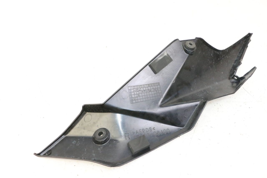 photo de RECHTER ZIJDE ONDERZITDEKSEL SUZUKI GSR 750 (2011 - 2017) - Overzicht