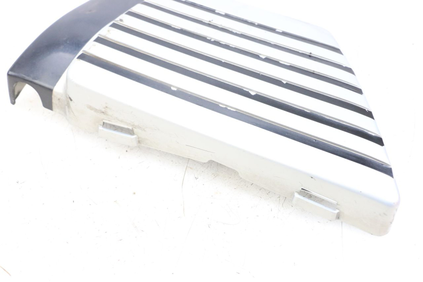 photo de RECHTER ONDERZITKAPJE SUZUKI GSX E 250 (1982 - 1983) - Detail van het onderdeel