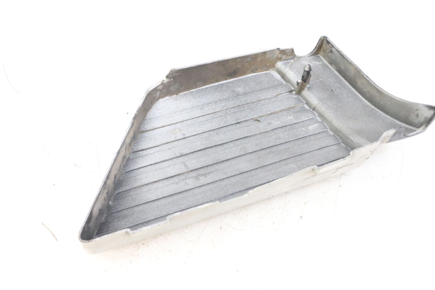 photo de RECHTER ONDERZITKAPJE SUZUKI GSX E 250 (1982 - 1983) - Zoom op gebruiksstaat