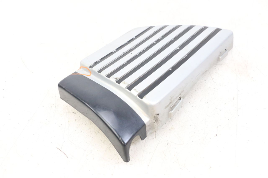 photo de RECHTER ONDERZITKAPJE SUZUKI GSX E 250 (1982 - 1983) - Technische close-up