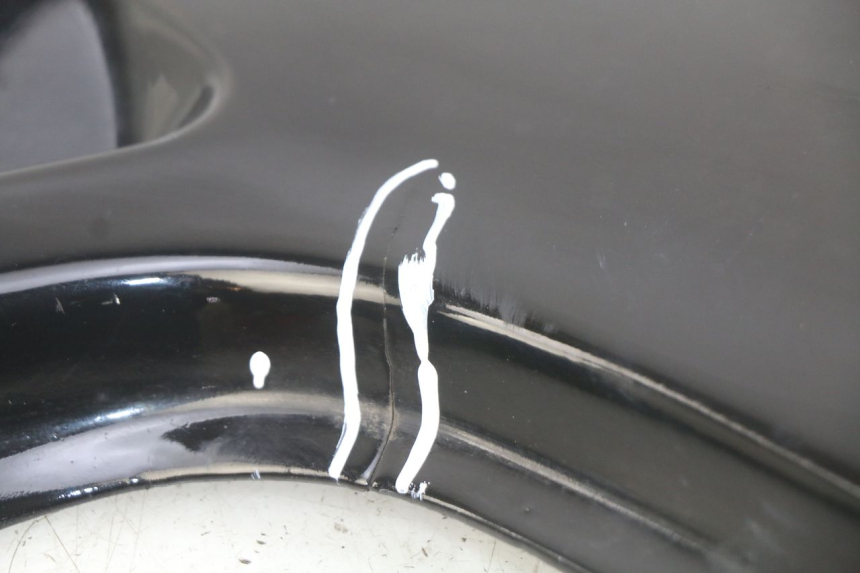 photo de RECHTER ZIJDE ONDERZITPLAATDEKSEL SUZUKI GSX-F GSX  F 1100 (1988 - 1994) - Staat van het oppervlak