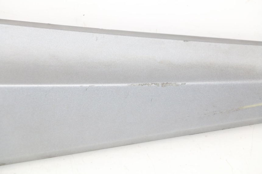 photo de RECHTER ZITPLAATDEKSEL SYM GTS EFI ABS 125 (2012 - 2016) - Bevestigingspunten