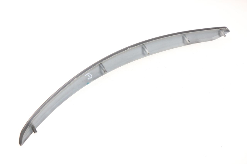 photo de RECHTER ONDERZITJEKAP SYM GTS EVO 125 (2009 - 2013) - Technische close-up