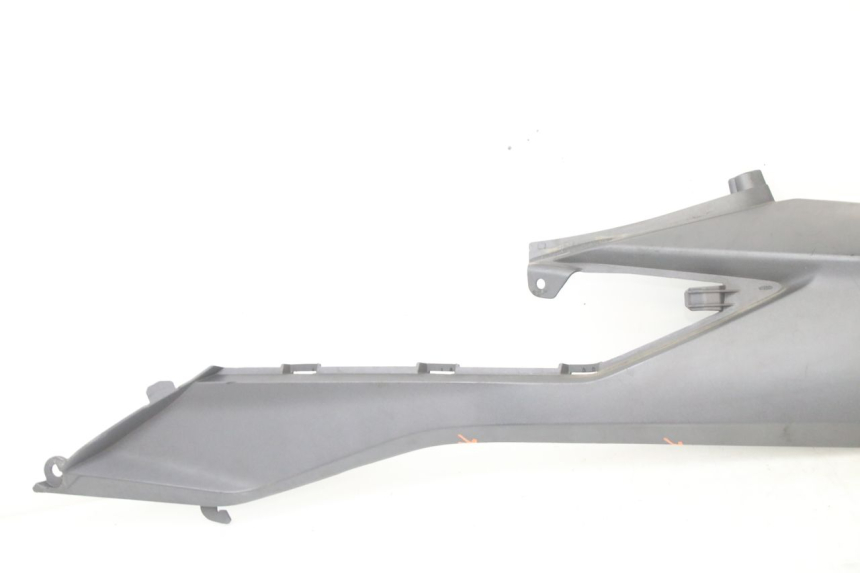 photo de RECHTER ONDERZITKAPJE HONDA FORZA 125 (2021 - 2025) - Detail van het onderdeel