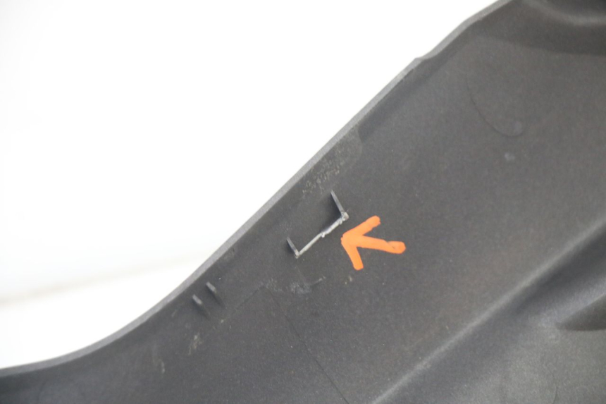 photo de RECHTER ONDERZITKAPJE HONDA FORZA 125 (2021 - 2025) - Bevestigingspunten