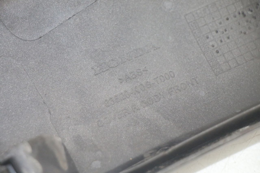 photo de RECHTER ONDERZITKAPJE HONDA FORZA 125 (2021 - 2025) - Markeringen en referenties