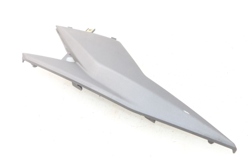 photo de RECHTER ZIJDE ONDERZITKAP SYM JET 4 4T 50 (2018 - 2021) - Detail van het onderdeel