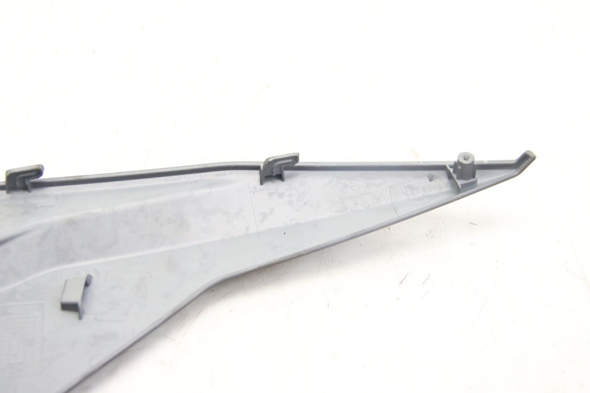 photo de RECHTER ZIJDE ONDERZITKAP SYM JET 4 4T 50 (2018 - 2021) - Technische close-up