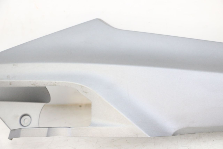 photo de RECHTER ZITPLAATDEKSEL SYM JOYMAX 125 (2010 - 2017) - Bevestigingspunten