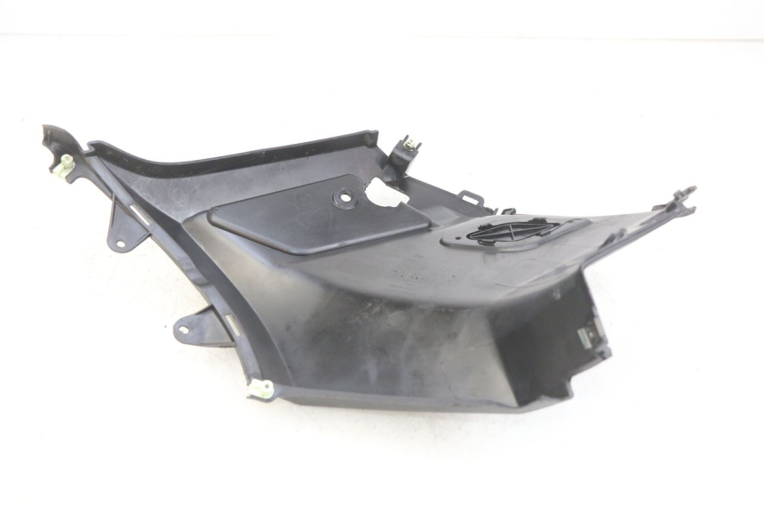 photo de RECHTER ZIJDE ONDERZITDEKSEL PEUGEOT KISBEE 2T 50 (2010 - 2017) - Detail van het onderdeel