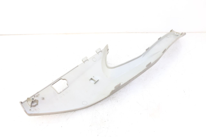 photo de RECHTER ZITPLAATDEKSEL KYMCO XCITING 500 (2007 - 2010) - Detail van het onderdeel