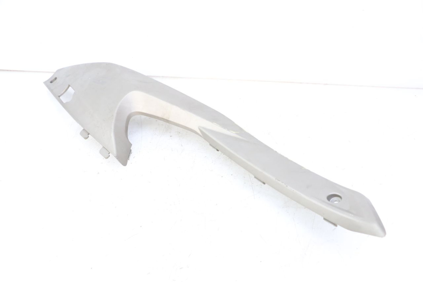 photo de RECHTER ZITPLAATDEKSEL KYMCO XCITING 500 (2007 - 2010) - Bevestigingspunten