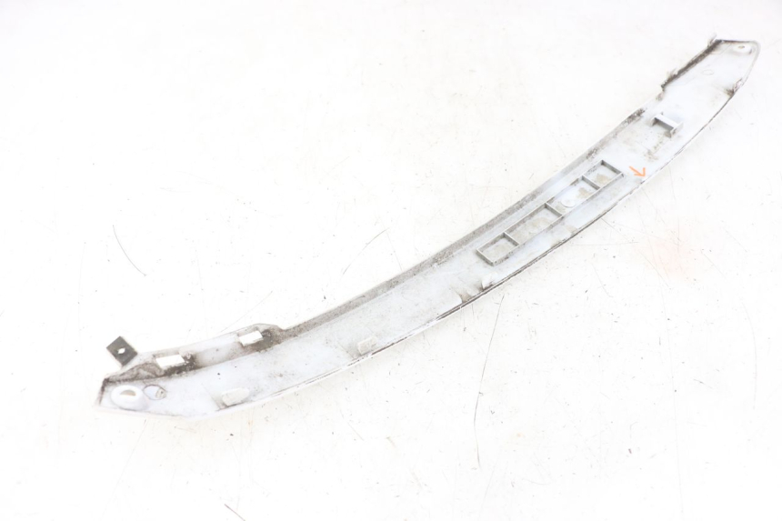 photo de RECHTER ZITPLAATDEKSEL KYMCO LIKE 125 (2009 - 2016) - Bevestigingspunten