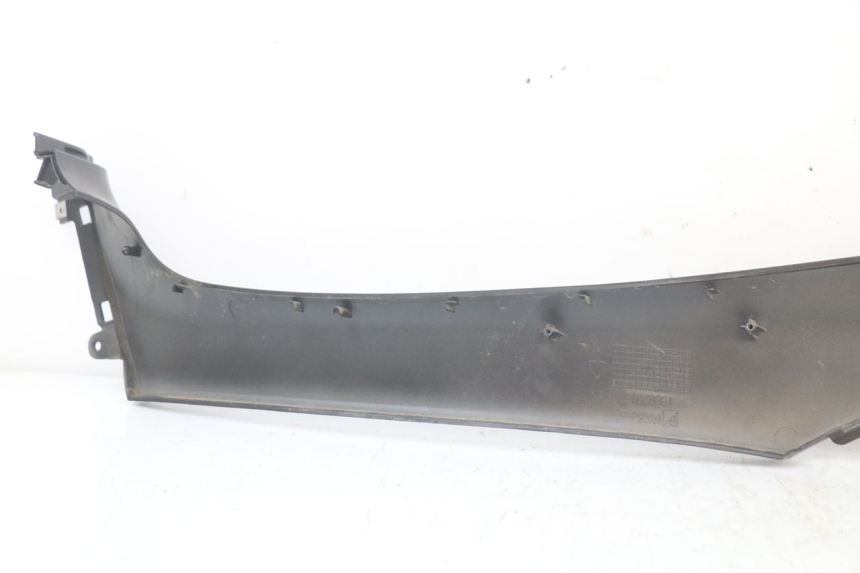 photo de RECHTER ZIJDE ONDERZITKAP PIAGGIO MP3 HPE 350 (2018 - 2020) - Bevestigingspunten