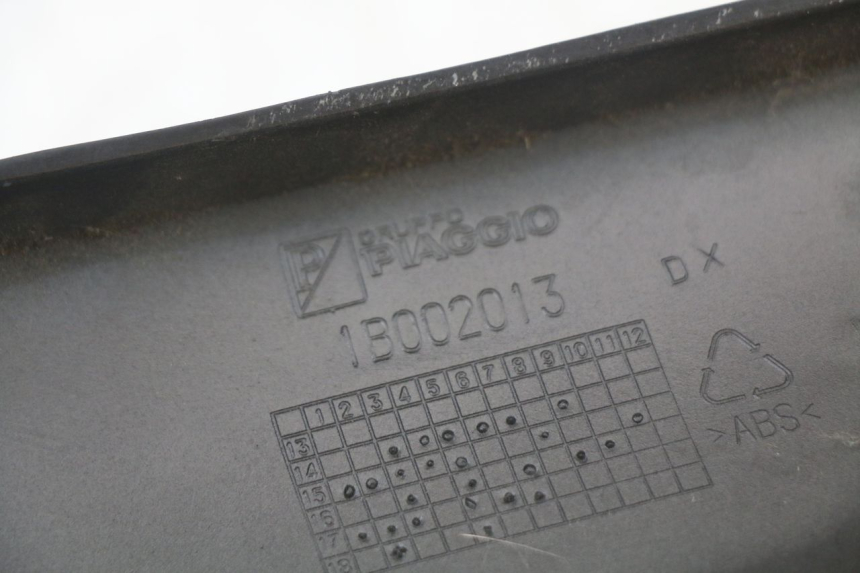 photo de RECHTER ZIJDE ONDERZITKAP PIAGGIO MP3 HPE 350 (2018 - 2020) - Gecontroleerd onderdeel