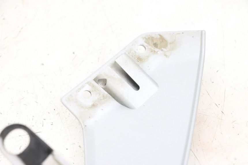 photo de RECHTER ZIJDE ONDERZITKAP YAMAHA MT-07 MT07 ABS 700 (2018 - 2020) - Zoom op gebruiksstaat