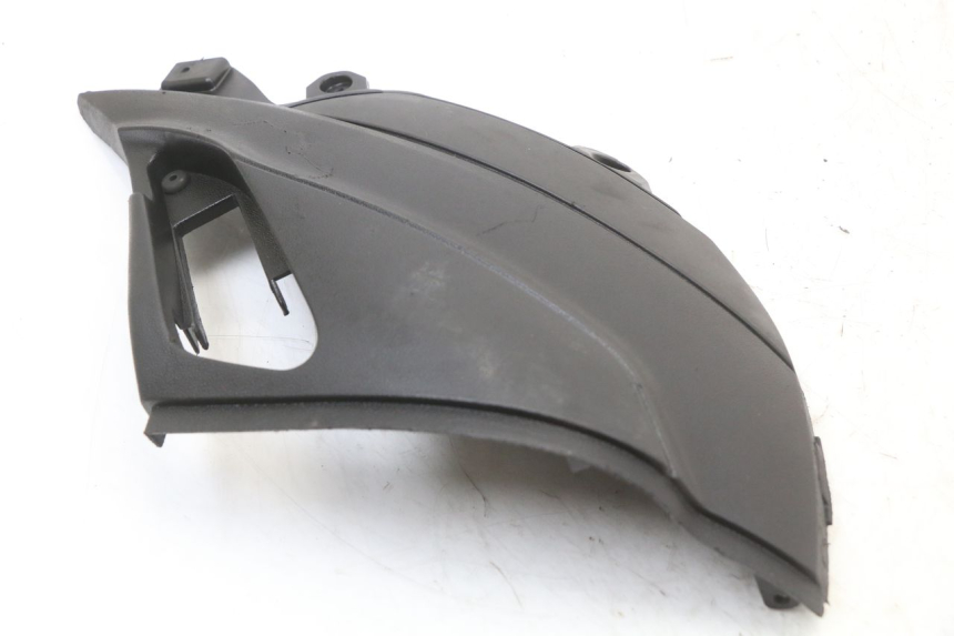 photo de RECHTER ZIJDE ONDERZITKAP PIAGGIO NEW TYPHOON 50 (2018 - 2021) - Detail van het onderdeel