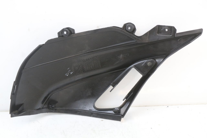 photo de RECHTER ZIJDE ONDERZITKAP PIAGGIO NEW TYPHOON 50 (2018 - 2021) - Zoom op gebruiksstaat