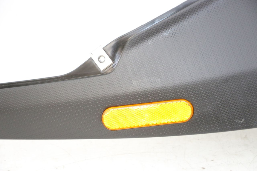 photo de RECHTER ZIJDE ONDERZITPLAATDEKSEL PIAGGIO NRG POWER PUREJET 50 (2018 - 2021) - Staat van het oppervlak