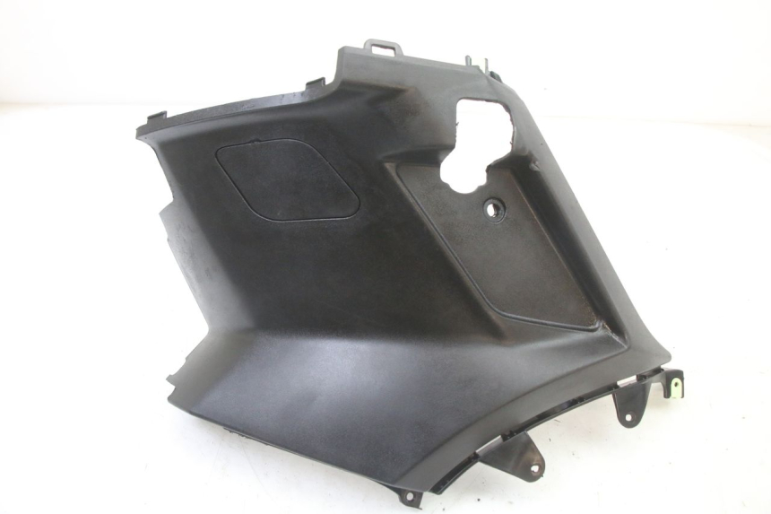 photo de RECHTER ZIJDE ONDERZITDEKSEL PEUGEOT STREETZONE I 2T 50 (2018 - 2020) - Detail van het onderdeel