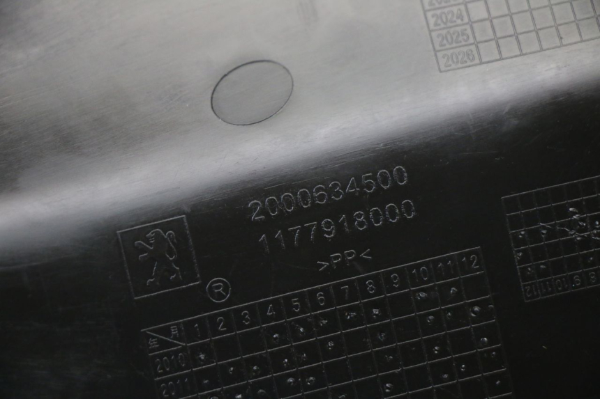 photo de RECHTER ZIJDE ONDERZITDEKSEL PEUGEOT STREETZONE I 2T 50 (2018 - 2020) - Technische close-up