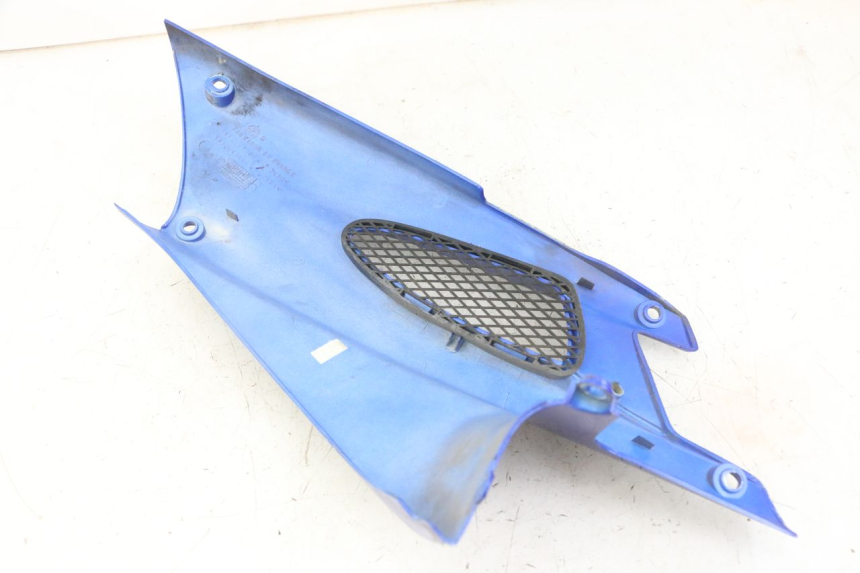 photo de RECHTER ZIJKKAP ONDER ZADELPLEK PEUGEOT SPEEDFIGHT 2 LC 50 (2000 - 2009) - Detail van het onderdeel