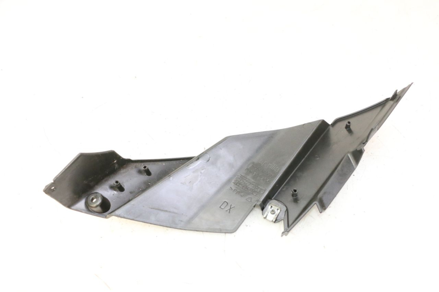 photo de RECHTER ZITPLAATDEKSEL APRILIA SR R 2T LC 50 (2018 - 2021) - Zoom op gebruiksstaat