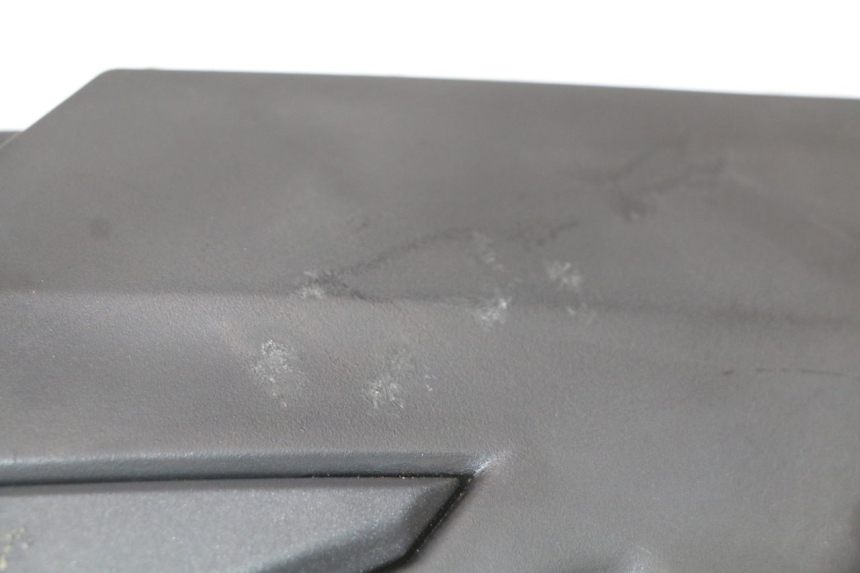 photo de RECHTER ZITPLAATDEKSEL KYMCO SUPER 8 4T 50 (2021 - 2024) - Bevestigingspunten