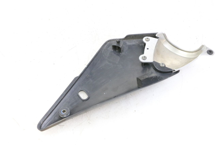 photo de RECHTER ZIJDE ONDERZITKAP SUZUKI GSF S BANDIT 600 (2000 - 2004) - Zoom op gebruiksstaat