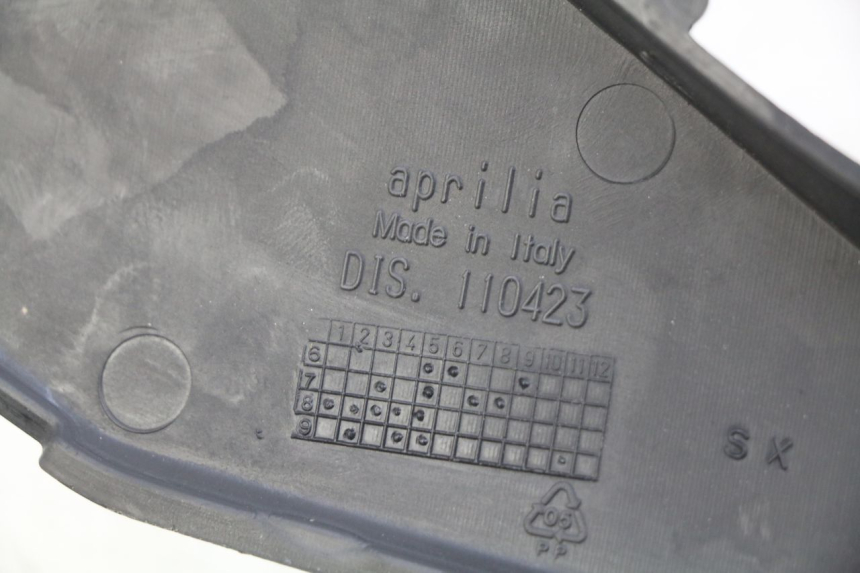 photo de RECHTER ONDERZITKAP APRILIA SX 50 (2011 - 2017) - Detail van het onderdeel
