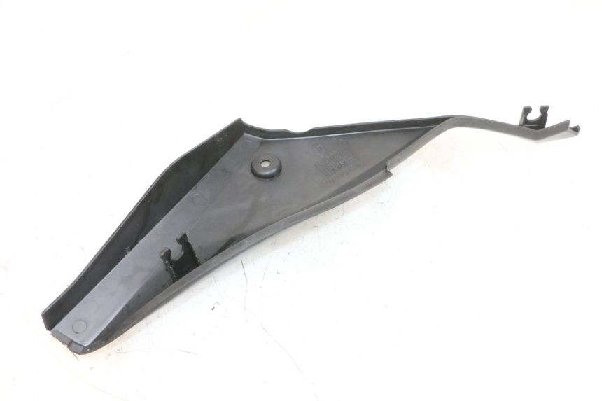 photo de RECHTER ZIJDE ONDERZITKAP YAMAHA TZR 50 (2008 - 2016) - Detail van het onderdeel