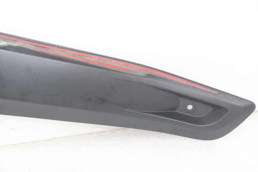 photo de RECHTER ZIJDE ONDERZITKAP YAMAHA X-MAX XMAX 125 (2010 - 2013) - Kenmerkende details